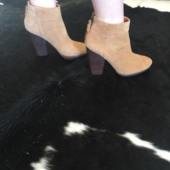 Modern Vintage brown heeled boots - Picture 2 of 4